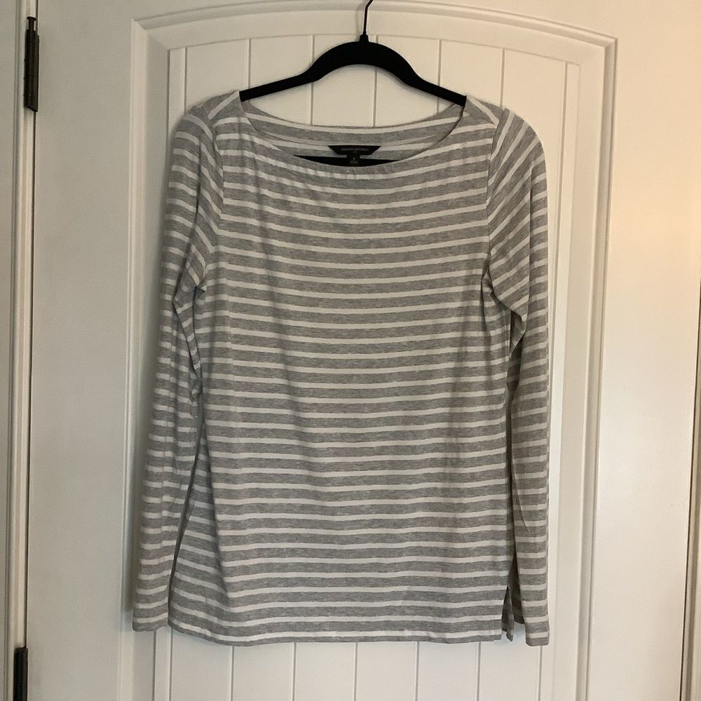 ‎Banana Republic Gray and White Striped Top